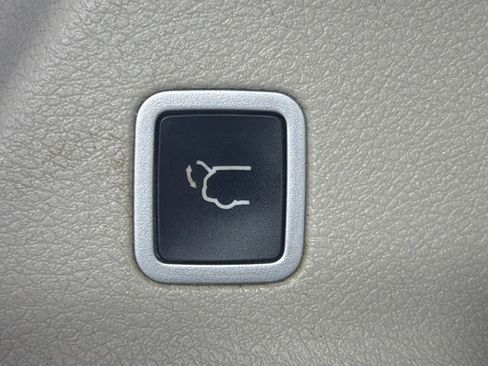 Used 2017 Chrysler Pacifica Limited w/ UConnect Theater Package FWD image 19