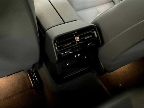 Used 2025 BMW i5 xDrive40 w/ Executive Package image 38