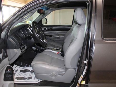 Used 2013 Toyota Tacoma 4x4 Double Cab w/ Limited Pkg image 26