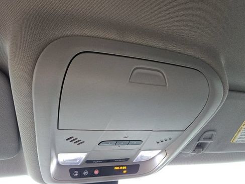 Used 2018 Chevrolet Equinox Premier FWD image 33