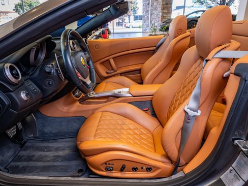 Used 2012 Ferrari California image 10