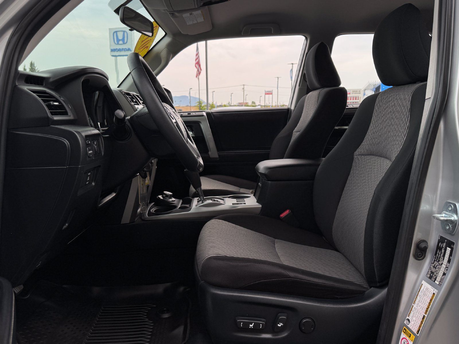 Used 2019 Toyota 4Runner SR5 AWD/4WD image 11