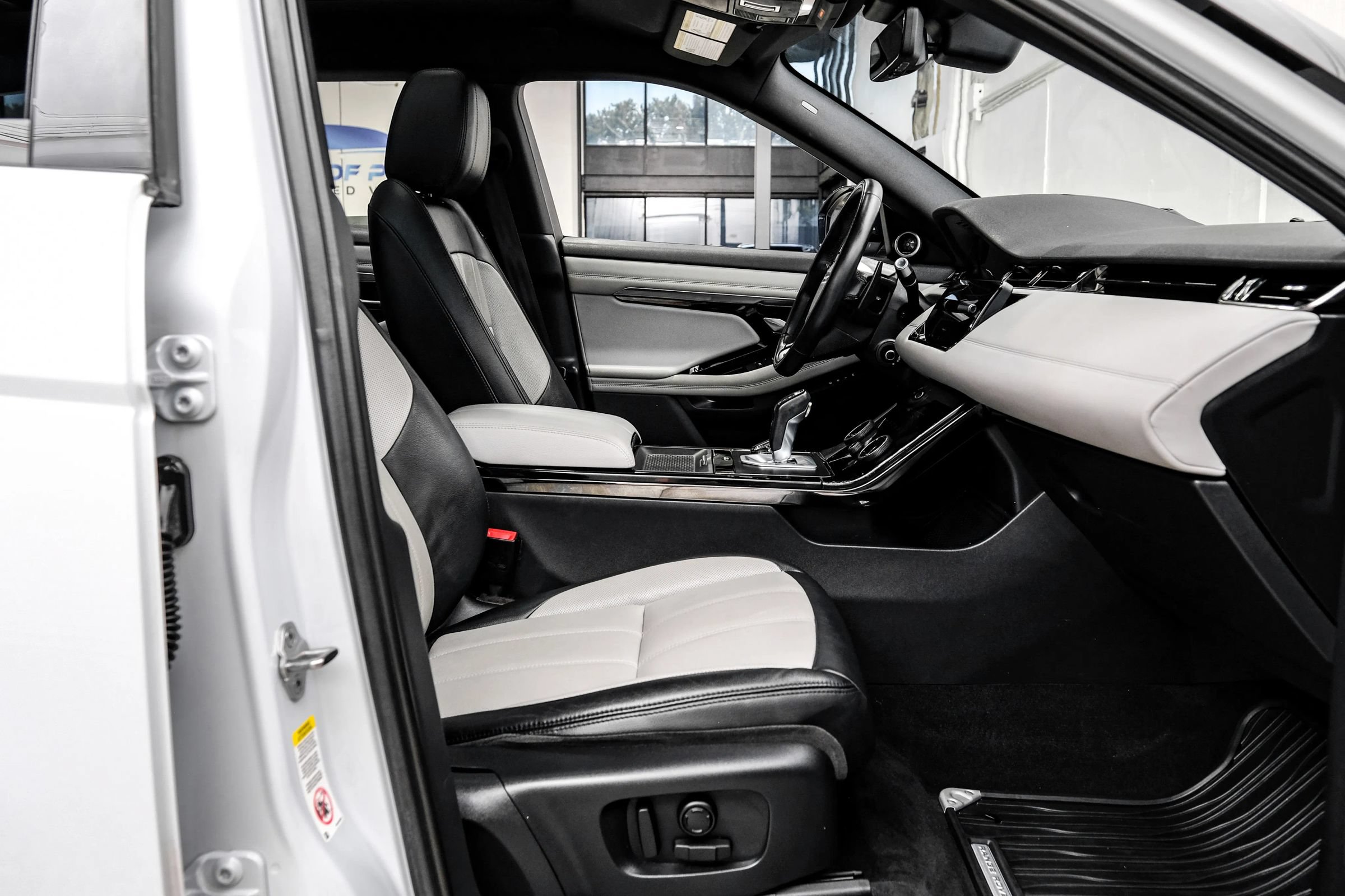 Used 2020 Land Rover Range Rover Evoque First Edition AWD/4WD image 37