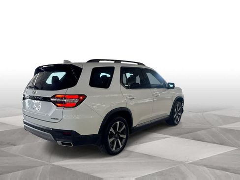 Used 2023 Honda Pilot Touring image 8