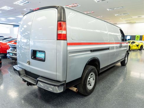 Used 2017 Chevrolet Express 3500 Extended RWD image 8