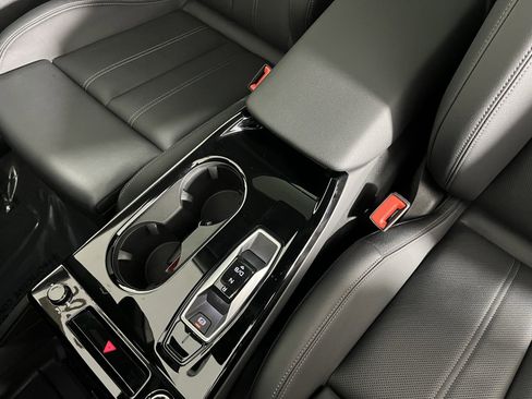 Used 2025 Audi Q6 e-tron Premium Plus w/ Premium Plus image 16