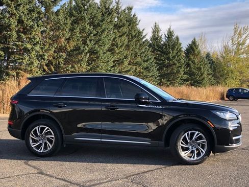 Used 2023 Lincoln Corsair AWD w/ Rear Removable Package Tray image 22