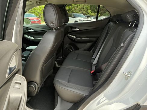 Used 2025 Buick Encore GX Preferred AWD/4WD image 23