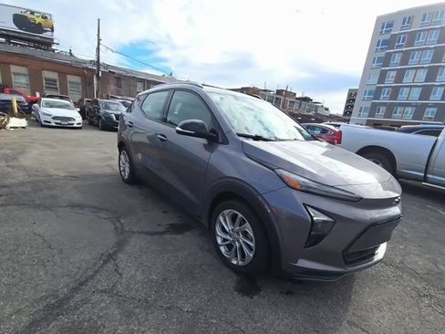 Used 2023 Chevrolet Bolt EUV LT image 3
