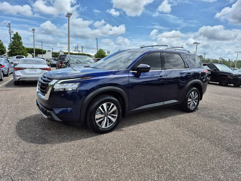 Certified 2023 Nissan Pathfinder SL AWD/4WD image 1
