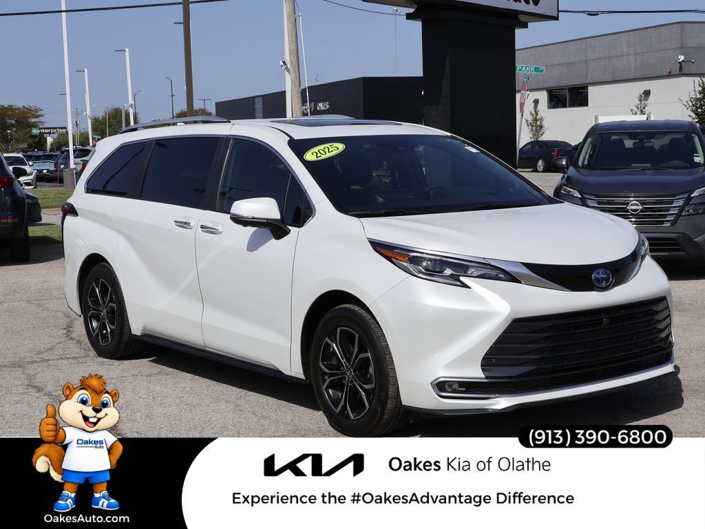 Used 2025 Toyota Sienna Platinum AWD/4WD image 1