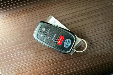 Used 2023 Toyota Sienna XLE FWD image 19