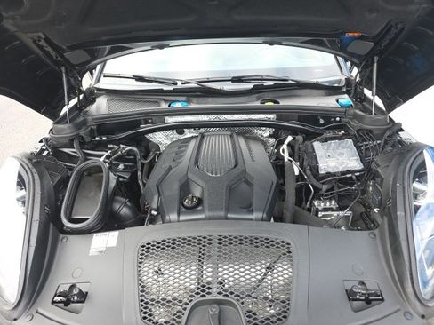 Used 2022 Porsche Macan image 30