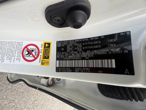 Used 2016 Toyota Highlander XLE AWD/4WD image 46