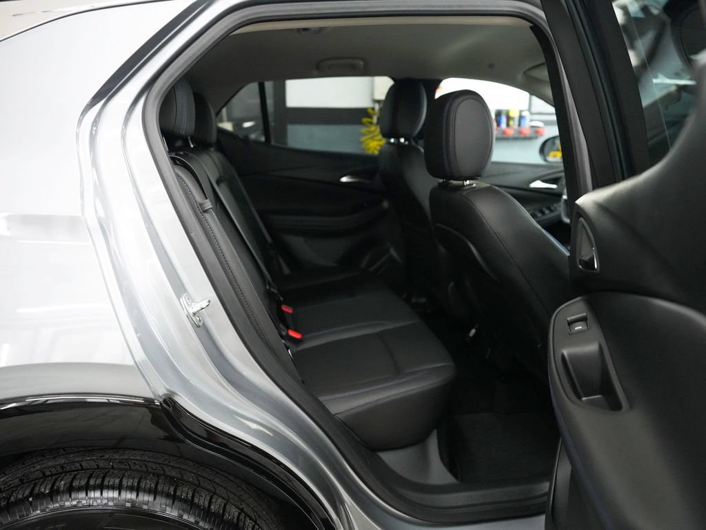 Used 2025 Buick Encore GX Sport Touring w/ Advanced Technology Package AWD/4WD image 33