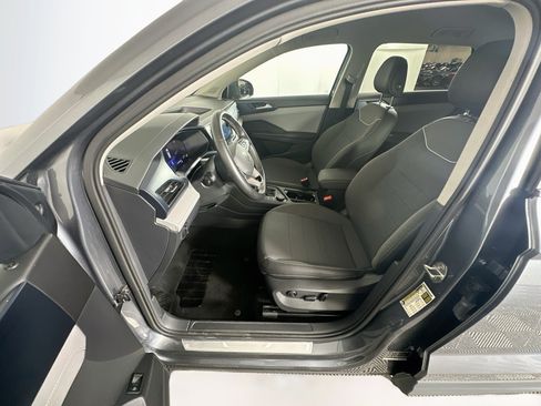 Used 2024 Volkswagen Taos SE AWD/4WD image 13