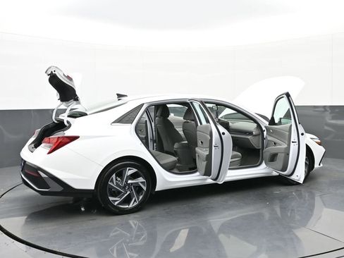 Certified 2024 Hyundai Elantra SEL w/ Convenience Package image 49