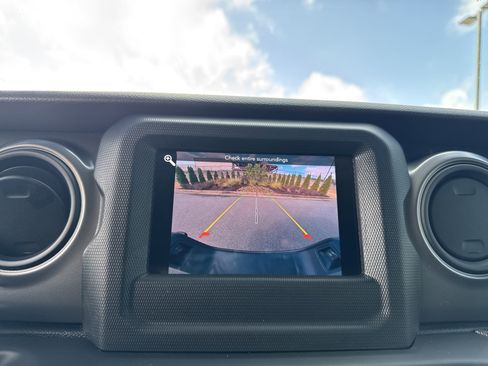 Used 2021 Jeep Gladiator Sport image 24