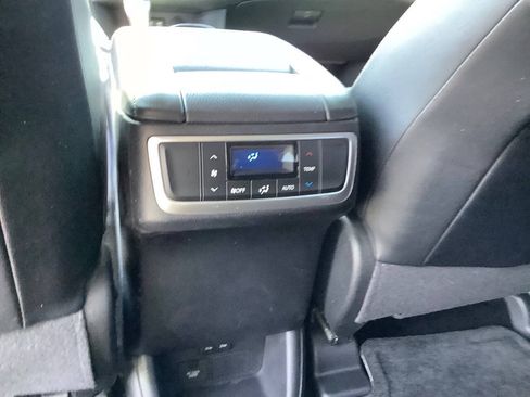 Used 2017 Toyota Highlander Limited AWD/4WD image 32