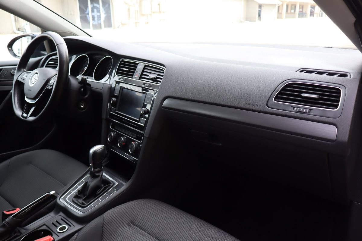 Used 2018 Volkswagen Golf S FWD image 17