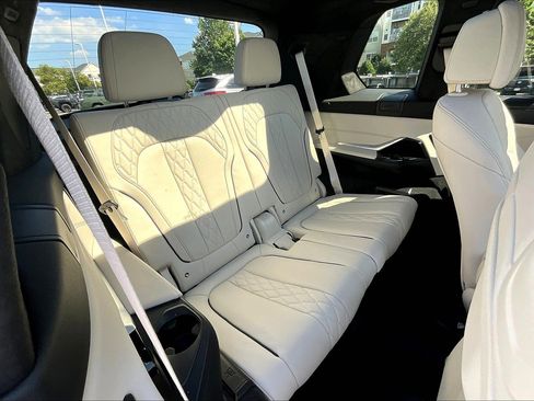 Used 2025 BMW X7 M60i image 26