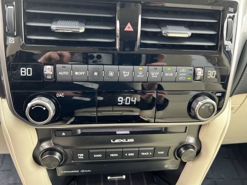 Certified 2023 Lexus GX 460 Premium w/ Premium Package AWD/4WD image 17
