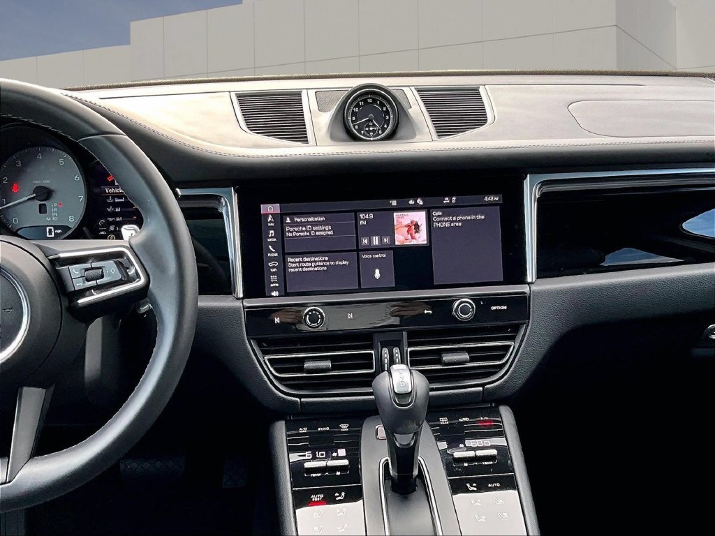 Certified 2026 Porsche Macan S AWD/4WD image 16