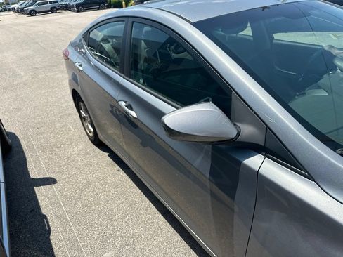 Used 2014 Hyundai Elantra SE FWD image 23