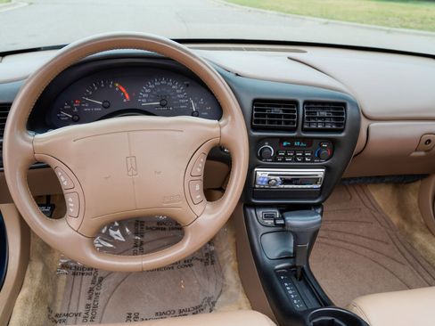 Used 1995 Oldsmobile Cutlass Supreme Convertible FWD image 12
