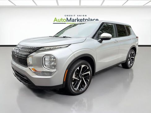 Used 2022 Mitsubishi Outlander ES FWD image 3