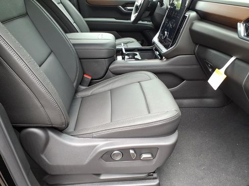 New 2026 GMC Yukon XL Denali AWD/4WD image 8