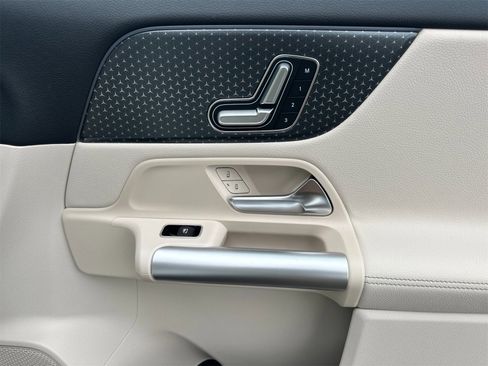 New 2025 Mercedes-Benz GLA 250 image 18