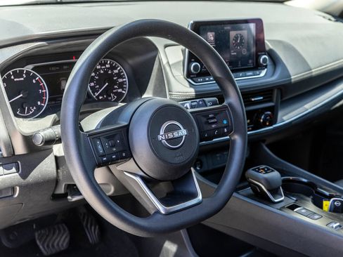 Used 2024 Nissan Rogue SV FWD image 19