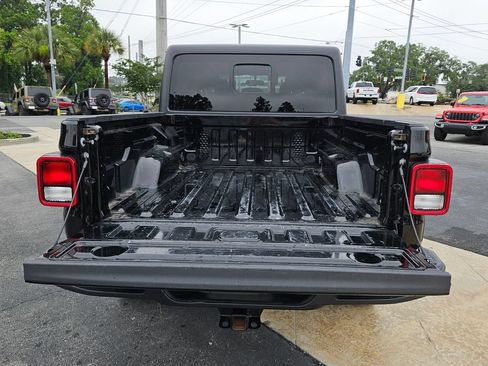Used 2023 Jeep Gladiator Sport AWD/4WD image 13