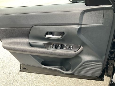 New 2025 Nissan Kicks SV w/ Illumination Package image 12