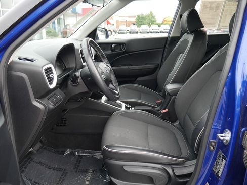 Used 2023 Hyundai Venue Limited FWD image 31