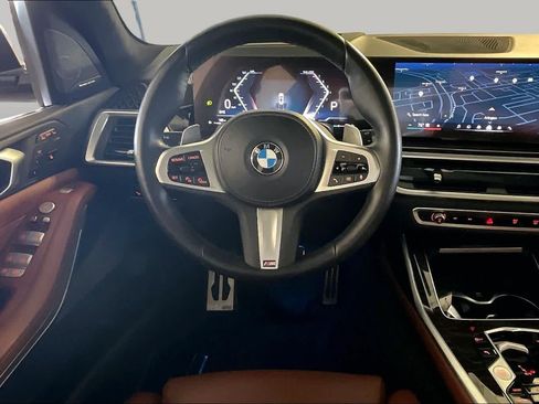 Used 2024 BMW X7 xDrive40i w/ M Sport Package AWD/4WD image 5