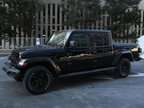 Used 2021 Jeep Gladiator Sport image 12