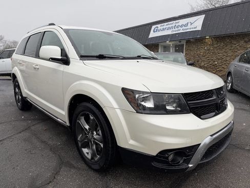 Used 2015 Dodge Journey Crossroad w/ Flexible Seating Group image 1