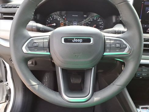 Used 2025 Jeep Compass Limited AWD/4WD image 23