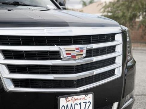 Used 2017 Cadillac Escalade ESV Premium Luxury image 44