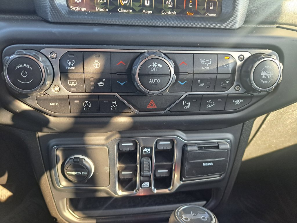 Used 2019 Jeep Wrangler Unlimited Sahara AWD/4WD image 15