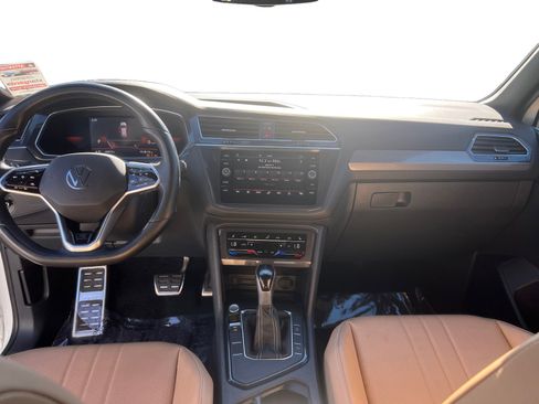 Used 2022 Volkswagen Tiguan SE R-Line image 10