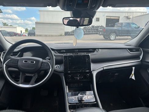 Used 2023 Jeep Grand Cherokee L Laredo w/ Luxury Tech Group I AWD/4WD image 5