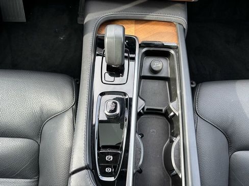 Used 2024 Volvo XC90 B6 Plus image 27