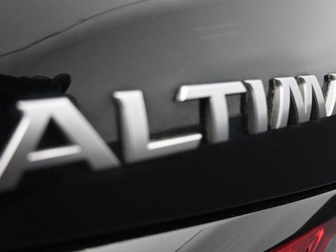 Used 2023 Nissan Altima 2.5 SR FWD image 29