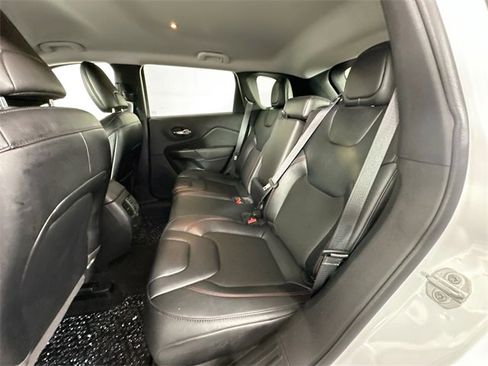 Used 2022 Jeep Cherokee Trailhawk image 25