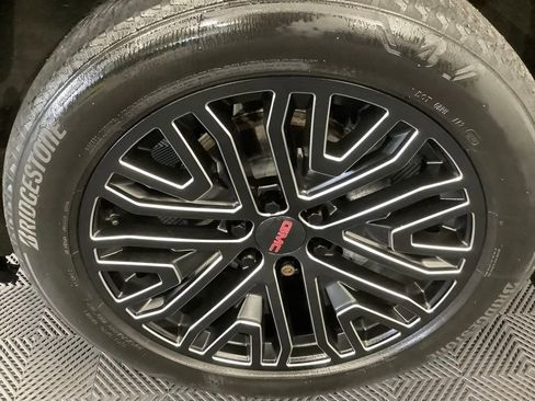 Used 2022 GMC Sierra 1500 SLT image 2