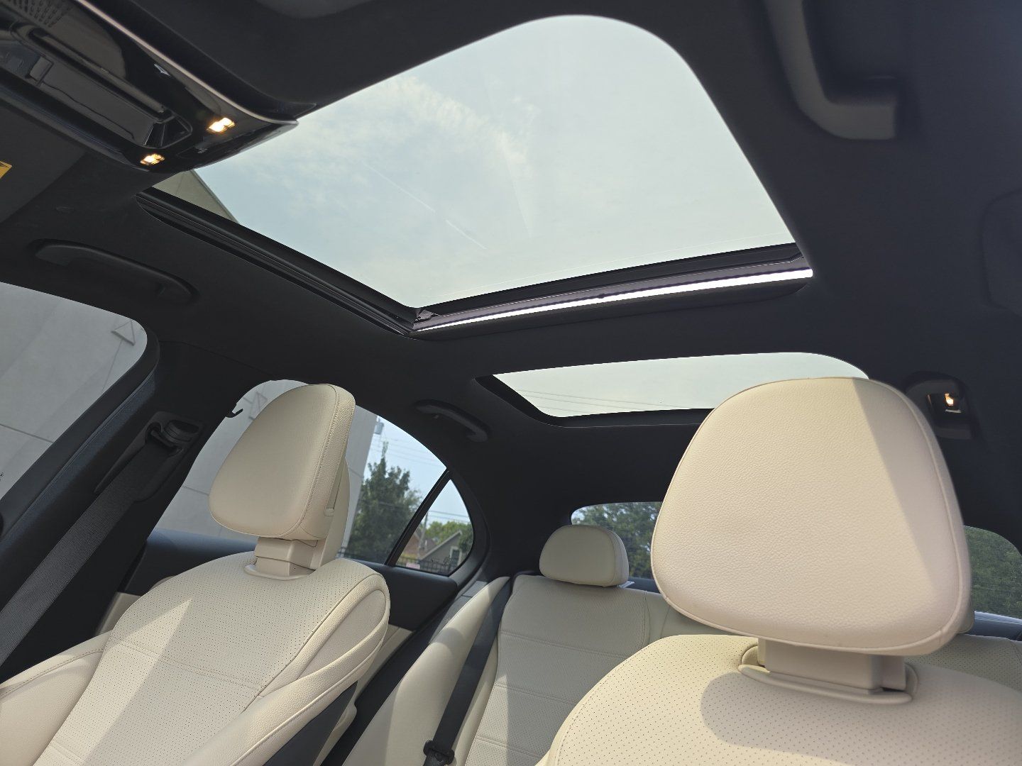 Used 2022 Mercedes-Benz C 300 4MATIC Sedan w/ Exclusive Trim Package image 4