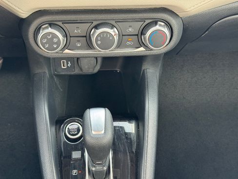 Used 2021 Nissan Versa SV image 11